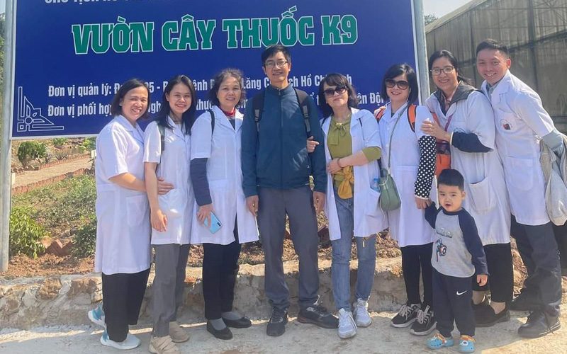 Chuyến đi thực tế tại vườn thuốc K9 của học sinh lớp học YHCT